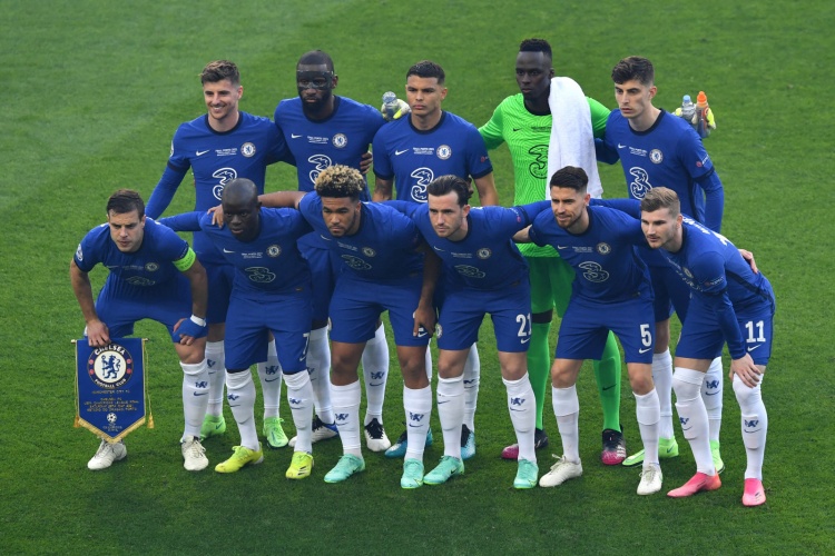 皇马欧冠客战利物浦大名单：阿诺德战旧主，贝林、姆巴佩在列（皇马欧冠客场对阵利物浦名单出炉：阿诺德对阵旧主，贝林厄姆与姆巴佩入选）