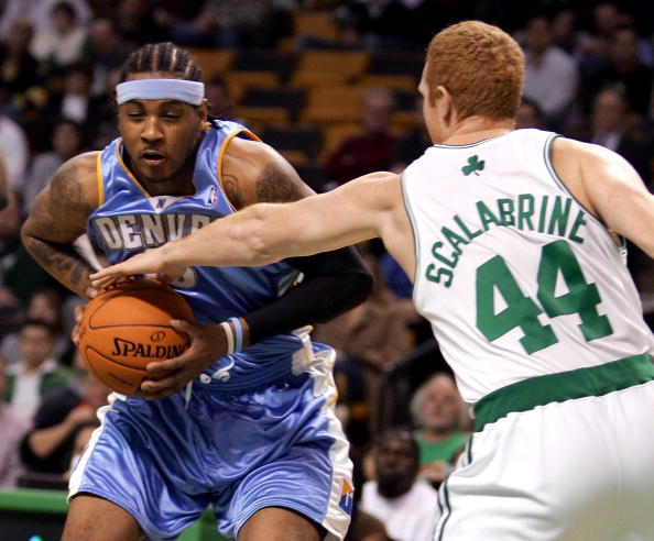 媒体人热议中足联颁奖：中超最佳教练怎能参考足协杯成绩？（中足联颁奖引媒体争议：评选中超最佳教练为何参考足协杯战绩？）