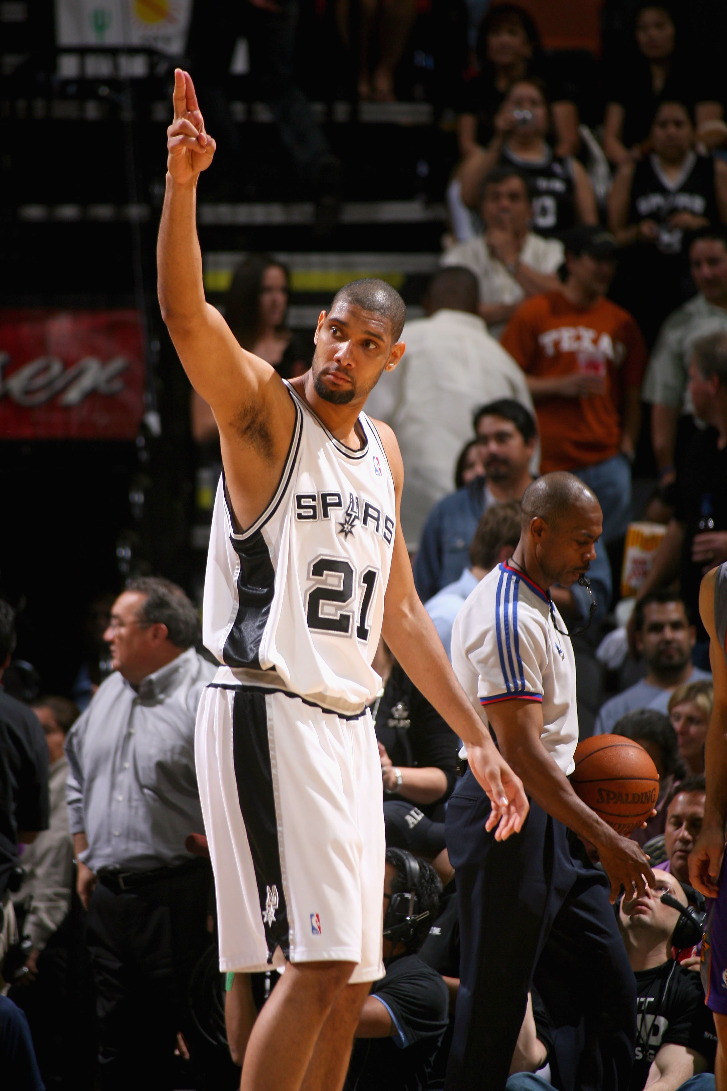 深入一线学习，英超与中国足协启动第三期青训教练培训（英超携手中国足协启动第三期青训教练班，聚焦一线实训）