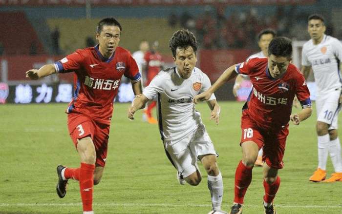 康宁汉姆半场爆发，高效输出助力球队胜利（康宁汉姆半场发威，高效发挥助球队取胜）